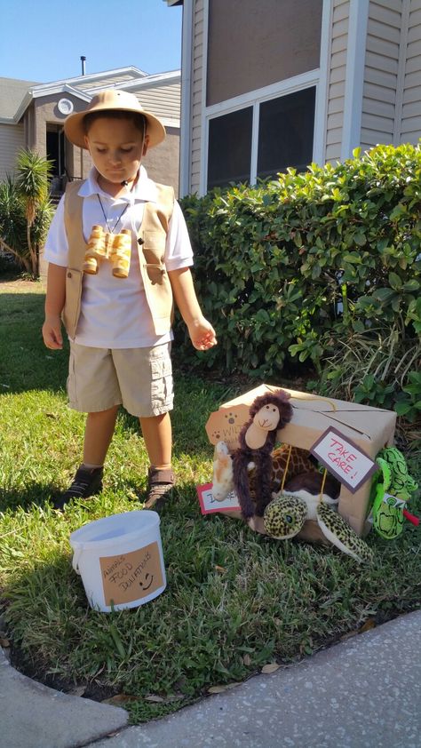 Halloween DIY Costume Zoo Keeper, Safari Zoo Worker Outfit, Diy Zookeeper Costume, Safari Dress Up Day At School, Diy Zoo Keeper Costume, Zoologist Costume, Zoo Keeper Outfit, Zookeeper Halloween, Zookeeper Outfit, Zookeeper Halloween Costume