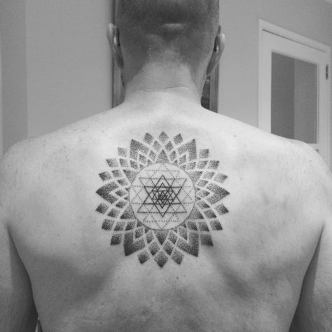 Sree Yantra Tattoo, Sri Yantra Tattoo, Esoteric Tattoo, Kali Yantra, Mandala Tattoo Men, Yantra Mandala, Yantra Tattoo, Sri Yantra Mandala, Flag Tattoos