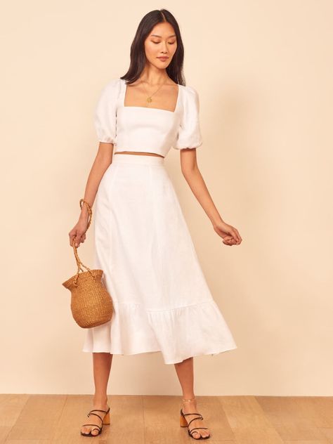 The Best White Linen Beach Pants of The Summer - JetsetChristina Mode Costume, 여름 스타일, Slow Fashion Brands, Crop Top Skirt, Outfit Trends, Mein Style, Dress Plus Size, Mode Inspiration, Two Piece Dress