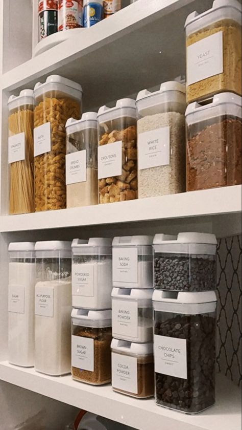 Kitchen Storage Containers Set of 24: Vtopmart 24 Pieces Airtight Food Storage Containers Included, 6 Medium Containers (2 Litres), 12 Small Containers (1.4 Litres), 6 Mini Containers (0.8 Litres) With 24 reusable blackboard labels and 1 white marker pen, you can organise your kitchen and pantry like never before for all your storage needs. Organized Pantry, Kitchen Storage Hacks, House Organisation, Small Kitchen Storage, Desain Pantry, Kitchen Organization Pantry, Kitchen Organisation, Food Storage Container Set, Airtight Food Storage