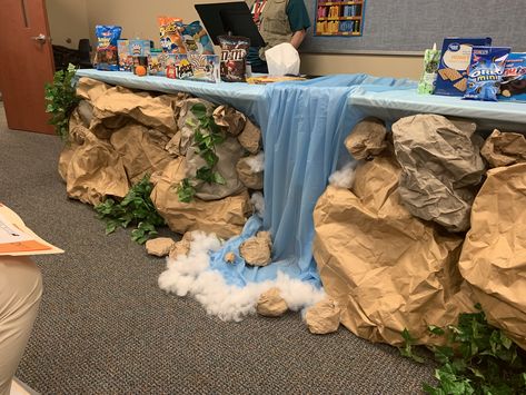 Northern Lights Decorations Ideas, Vbs 2025 True North, True North Vbs Decorations, Lifeway Vbs 2024 Breaker Rock Beach Crafts, Arctic Vbs Decorations, True North Vbs 2025, Jungle Art Projects, Book Fair Ideas Display, Breaker Rock Beach Vbs 2024 Decorations