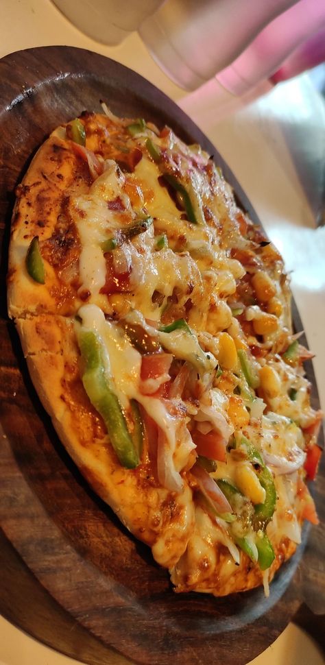 #aesthetic #pizza Pizza Aesthetic Pictures, Aesthetic Pizza Pictures, Aesthetic Pizza, Pizza Pictures, Yummy Aesthetic, Pizza Aesthetic, Aesthetic Picture, Feeling Hungry, Aesthetic Food