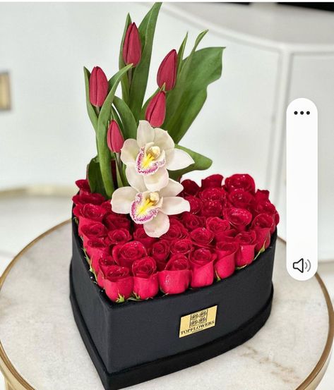 Heart Box Flower Arrangement, Box Flower Arrangement, Floral Therapy, Food Bouquet, Rose Flower Arrangements, Strawberry Gifts, Luxury Flower Bouquets, Flower Arrangement Designs, Flower Bouquet Diy