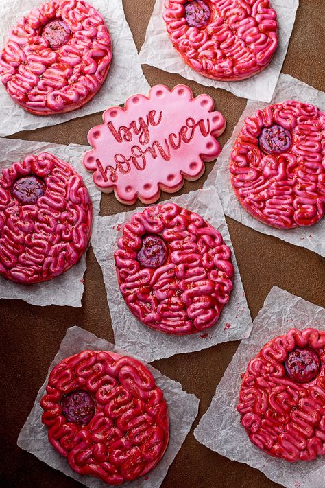 This is MY BRAIN and You Can't Have It Bouncer! | The Bearfoot Baker Brain Cookies, Fondant Roller, Cookies Decorated With Royal Icing, Halloween Cookie Recipes, Cookie Shop, Turkey Cookies, Royal Icing Transfers, No Egg Cookies, Cookie Videos