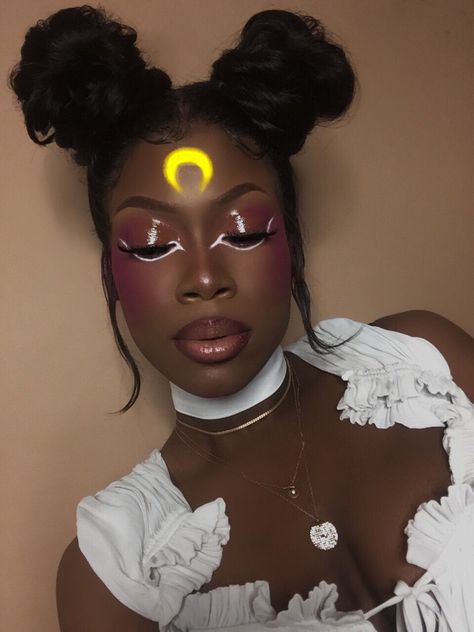 RealLifeANGEL💕 on Twitter: "Sailor MOON🔮🌙… " Sailor Moon Makeup, Moon Makeup, Sailor Moon Outfit, Up Hairdos, Sailor Moon Luna, Dip Brow, Creative Makeup Looks, Afro Punk, Fantasy Costumes