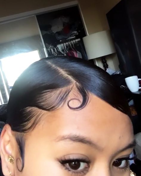 Edge tutorial? Comment ❤️🙄 Slayed Edges, Edge Tutorial, Laid Edges, Curly Head, Edges Hair, School Hair, Girls Natural Hairstyles, Baby Hairs, Natural Hair Styles Easy