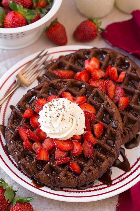 Easy Waffle Recipe, Creative Breakfast, Waffles Easy, Waffle Cake, Tasty Chocolate Cake, German Chocolate Cake, Nutella Recipes, Good Eat, German Chocolate