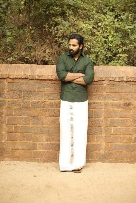 Unni Mukundan, Kerala Trip, South Fashion, Onam Outfits, Silk Shirt Men, Guys Fashion Casual, Telugu Wedding, Engagement Dress, Cute Instagram Pictures