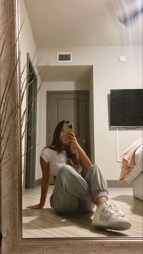 Photo Idea In Mirror, Mirror Pose Sitting, Fir Check Poses Mirror, Sitting Poses Mirror Selfie, Sitting Down Mirror Selfie, Mirror Pics Sitting Down, Full Body Picture Poses Mirror, Mirror Selfie Poses Face Hidden, Mirror Full Body Selfie