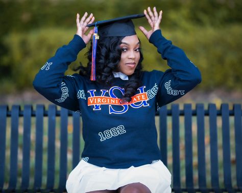 Black Women Graduate, Black Graduates, Aesthetics Brown, Magic Aesthetics, Hbcu Grad, Virginia State University, Brown Skin Girl, Board Pictures, Graduation Pics