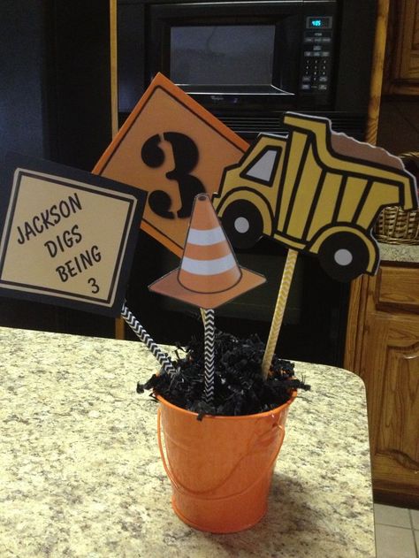 Construction Birthday Centerpieces, Construction Birthday Party Centerpieces, Construction Party Centerpiece Ideas, Construction Centerpieces, Construction Birthday Party Ideas, Construction Theme Birthday Party, Construction Theme Party, Construction Birthday Party, Party Fotos