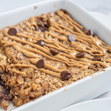 Vegan Snickers Baked Oatmeal Vegan Baked Oatmeal, Vegan Snickers, Baked Oatmeal Healthy, Baked Oatmeal Recipe, Vegan Breakfasts, Plant Based Desserts, Breakfast Meals, Baked Oatmeal Recipes, Peanut Butter Roll