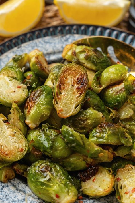 Crispy Oven Roasted Brussels Sprouts Brussels Sprout Chips, Roasting Brussel Sprouts Oven, Roast Brussel Sprouts Oven, Brussel Sprout Recipes Oven Roasted, Roasted Brussels Sprouts Oven, Oven Brussel Sprouts, Oven Baked Brussel Sprouts, Garlic Roasted Brussel Sprouts, Brussel Sprouts In Oven