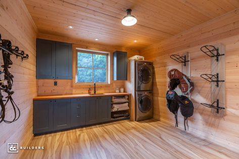 Dc Structures, Horse Stables Design, Dream Barn Stables, Rustic Laundry Room, Small Horse Barns, Horse Tack Rooms, Barn Remodel, Equestrian Barns, Japanese Sun