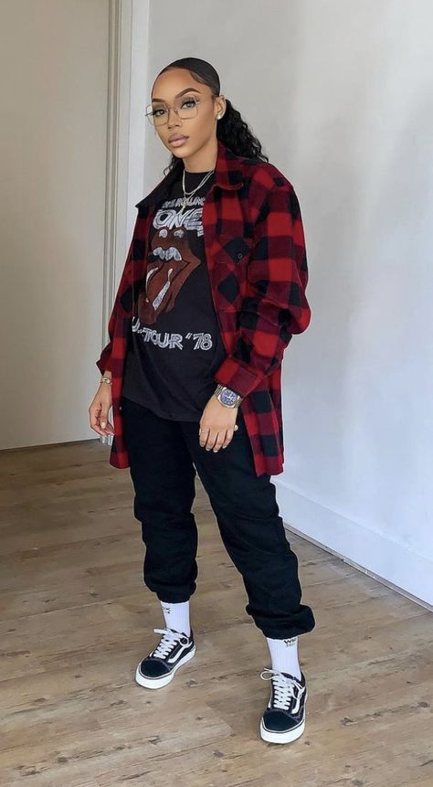 Urban 90s Fashion, Croc Dylan Clogs Outfits, Flannel And Hoodie Outfits Women, Checkerboard Vans Outfit Women, Womens Joggers Outfit Casual, Winter Tomboy Outfits, Chill Date Outfit, Tomboy Girly Outfits, Masculine Female Outfits