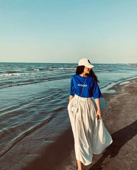 💙🤍 Qeshm Island Photography, Qeshm Island, Zhest Akasi, Women In Iran, Persian Girl, Clothes Videos, Rihanna Street Style, Instagram Profile Pic, Island Photography