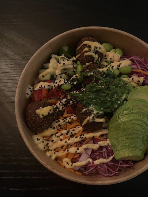 Poke bowl 🍚- dinner time, food inspo, take away Poke Bowl Aesthetic, Poke Salad, Poke Bowls, Poke Bowl, Food Inspo, Salad Bowls, Soup And Salad, Dinner Time, Aesthetic Food