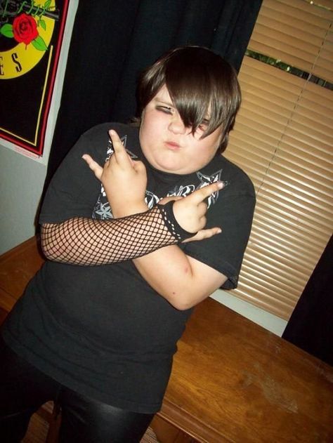 21 Hardcore emos from the internet. - Wtf Gallery Emo Photos, Emo Cringe, Cory Matthews, Throwback Music, Holiday Photography, Emo Kid, Smosh, Boy Meets World, Scene Kids