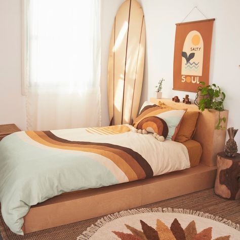 Surfboard Room Decor, Surf Room Ideas, Surfboard Room, Surf Bedroom, Surf Room Decor, Beachy Bedroom, Surf Room, Beach Room, House Bedroom