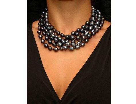 How to Wear Black Pearls - The Pearl Source Blog Black Pearl Outfit, Black Pearls Necklace, Black Pearl Necklace Outfit, Modern Pearl Jewelry Design, Black Pearls Jewelry, How To Wear A Pearl Necklace, Tahiti Vacation, Pearl Jewellry, Pearl Necklace Outfit