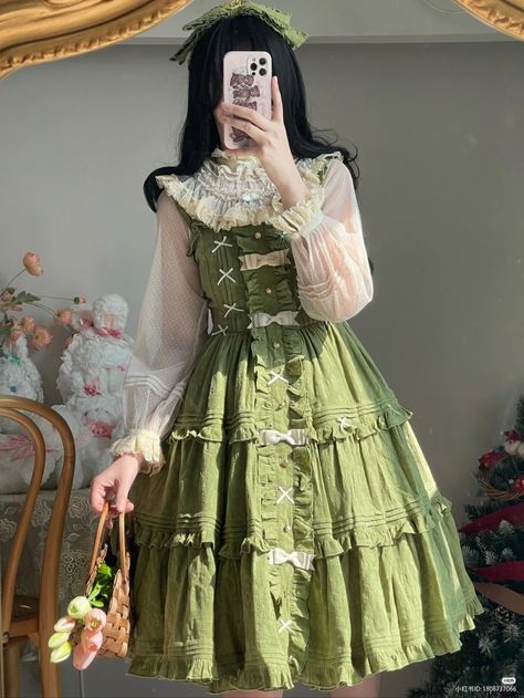 Cute Frilly Dresses, Green Cottagecore Dress, Dollcore Outfits, Cute Feminine Outfits, Frog Dress, Retro Fashion Outfits, Girl Fashion Style, Frilly Dresses, Old Fashion Dresses