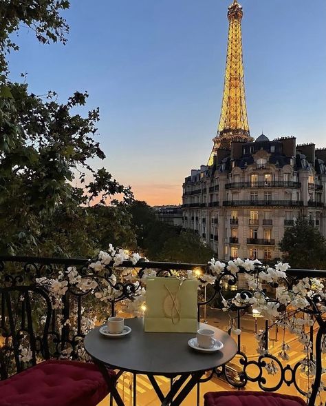 Paris House, Flan Cake, Laduree Paris, Paris Dream, A Walk In The Woods, Going For A Walk, Paris Vibes, Paris Luxury, Psychology Student