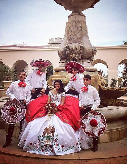 Quinceanera Royal Blue, Mariachi Quinceanera Dress, Chambelanes Outfits, Charro Theme, Quinceanera Dresses Mexican, Quinceanera Accessories, Vestido Charro, Mexican Quinceanera, Jenny Rivera