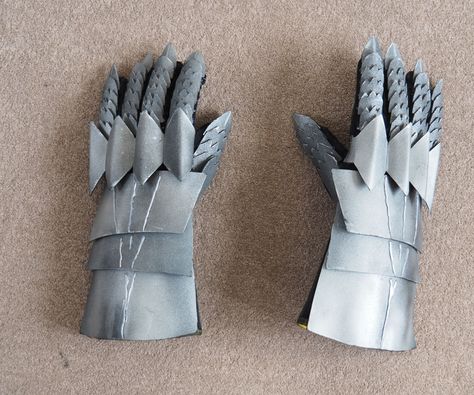 Ring Wraith, Make Gloves, Gloves Diy, Silver Spray Paint, Viking Armor, Silver Pen, Epic Cosplay, Gardening Gloves, Family Halloween Costumes