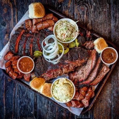 Bbq Platter, Bbq Tray, Texas Barbecue, Recipes Bbq, Sides Recipes, Texas Bbq, Bbq Sides, Barbecue Restaurant, Bbq Restaurant