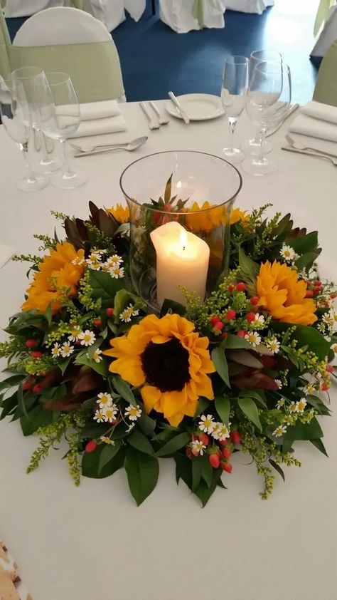 Rustic Fall Wedding Centerpieces Wedding Table Decor, Sunflowers Centerpieces, Sunflower Table Centerpieces, Sunflower Wedding Centerpieces, Wedding Table Arrangements, Sunflower Wedding Decorations, Wedding Table Themes, Rustic Sunflower Wedding, Sunflower Centerpieces