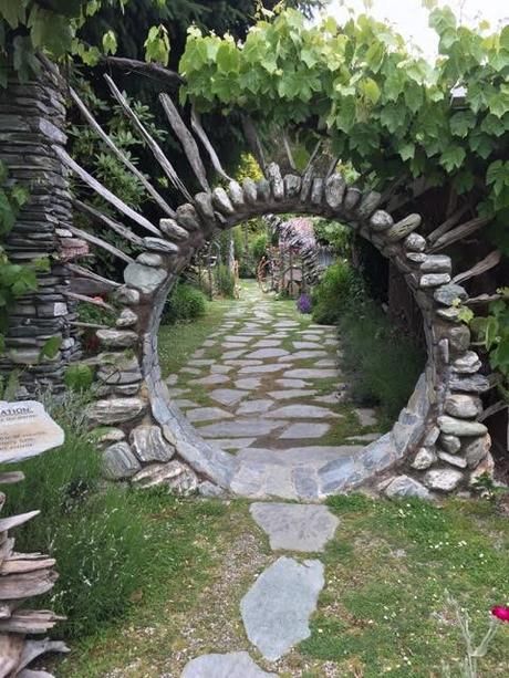 Moon Gate Garden, Taman Diy, Gate Garden, Moon Gate, Jardim Diy, Desain Lanskap, Have Inspiration, Garden Design Ideas, Perfect Garden