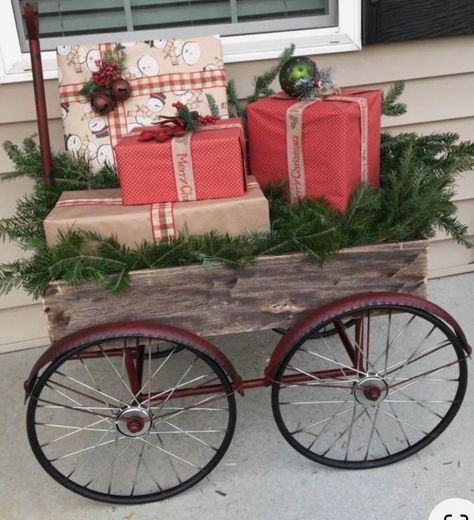 Outdoor Sleigh Decorating Ideas, Wagon Decor, Christmas Wagon, Christmas Booth, Christmas Barn, Bird Template, Cozy Christmas Decor, Baby Buggy, Christmas Mantel