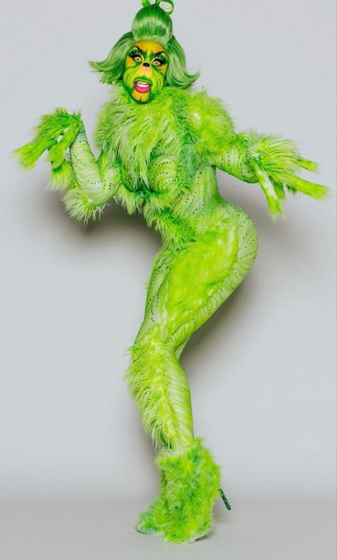 Hot Grinch, Drag Queen Christmas, Grinch Costumes, The Grinch Movie, Green Costumes, Sally Face Game, Carving Pumpkins, Last Minute Halloween Costumes, Crazy Funny Pictures