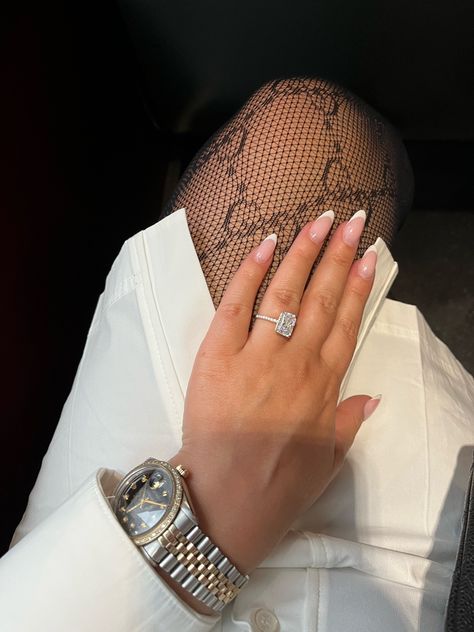 Baddie Engagement Rings, Wedding Rings Aesthetic, Engagement Ring Aesthetic, Short Classy Nails, Ring Aesthetic, Create Your Dream Life, Cute Engagement Rings, Future Engagement Rings, Dream Engagement