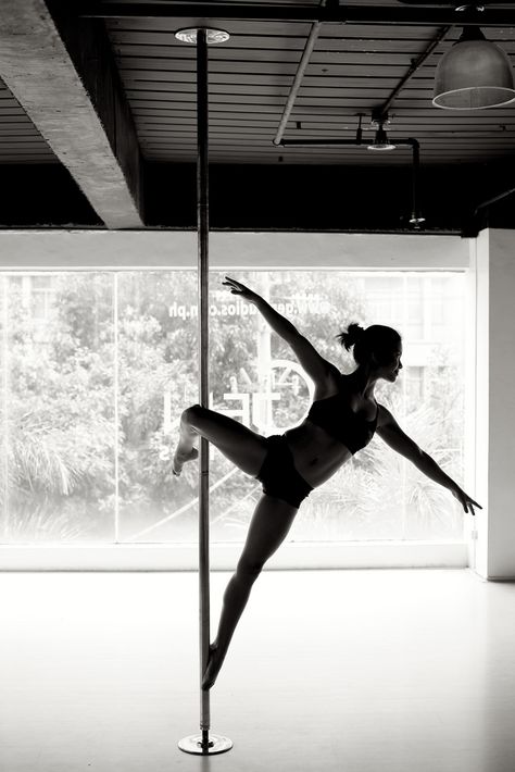 Ariel Dance, Pole Dancing Moves, Pole Poses Photo Shoots, Pole Doubles, Pole Photoshoot, Pole Inspiration, Pool Dance, Dancing Moves, Pole Classes