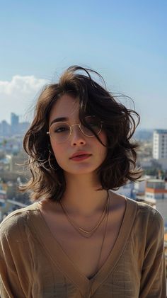 Medium Layered Hair, Wavy Haircuts, Hair Inspiration Short, Haircuts For Wavy Hair, Shoulder Length Hair Cuts, Short Wavy Hair, 짧은 머리, Medium Hair Cuts, 여자 패션