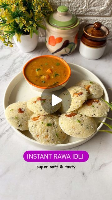 Rawa Idli Recipe, Recipe Healthy Breakfast, Breakfast Cooking, Idli Recipe, Chana Dal, Urad Dal, South Indian Food, Green Chilli, Curry Leaves