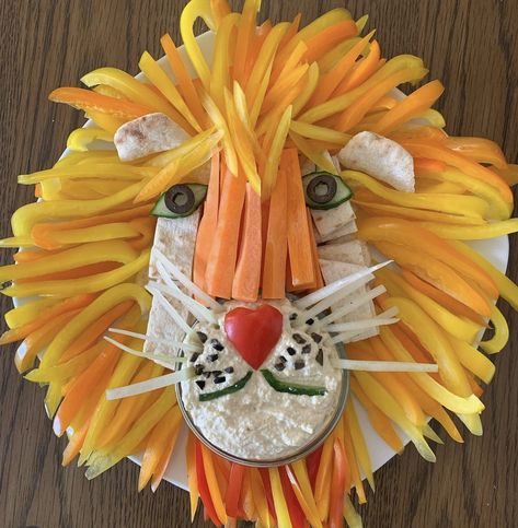 Lion King Birthday Party Ideas Decoration Jungle Theme, Lion Charcuterie Board, Lion Veggie Tray, Safari Theme Food Ideas, Lion King Food, Zoo Birthday Party Food, Clemson Party, Jungle Party Food, Nostalgia Recipes