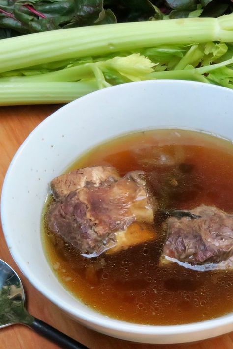 Beef Knuckle Bone Broth, Bone Broth Slow Cooker, Beef Bone Soup, Bone Broth Soup Recipes, Beef Soup Bones, Beef Oxtail, Healthy Low Calorie Dinner, Bone Broth Soup, Short Ribs Slow Cooker