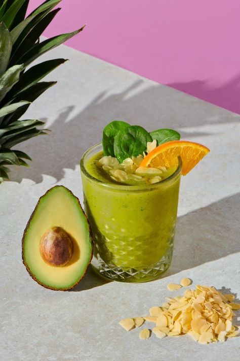 Avocado Drink Photography, Smoothie Product Photography, Avocado Lunch Recipes, Avocado Snack Ideas, Avocado Pasta Recipes, Avocado Egg Breakfast, Avocado Breakfast Recipes, Plant Avocado, Beverage Photography Ideas