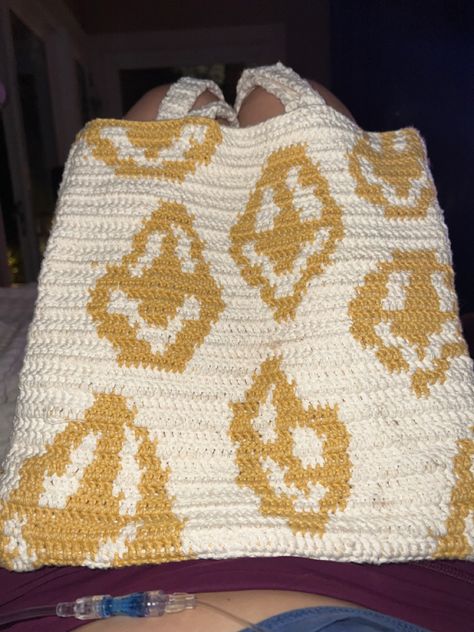 Cute yellow smiley face crochet tote bag Smiley Face Crochet, Tote Bag Crochet, Cute Smiley Face, White Tote Bag, Hippie Bags, Crochet Fashion Patterns, Crochet Tote Bag, White Tote, Crochet Tote