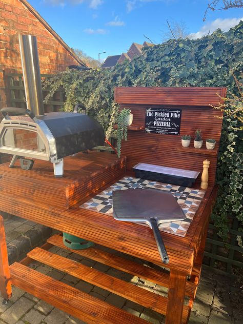 Built In Ooni Pizza Oven, Outdoor Kitchen Ooni Pizza Oven, Outdoor Pizza Station Diy, Outdoor Pizza Oven Station, Ooni Pizza Station, Ooni Koda 16 Table, Ooni Karu 16, Pizza Prep Station, Ooni Table Ideas