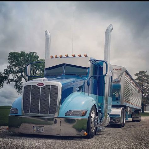 LargeCarsMafia™ on Instagram: “Front End Friday!! 😎😎😎😎 #peterbilt386 #largecarsmafia #trucksofinstagram #dieseltrucks #dieseltrucking #trucklife #truckdaily” Peterbilt 386, Trucks For Sell, Medium Duty Trucks, Trucking Life, Peterbilt Trucks, Semi Truck, Large Cars, Big Rigs, Diesel Trucks