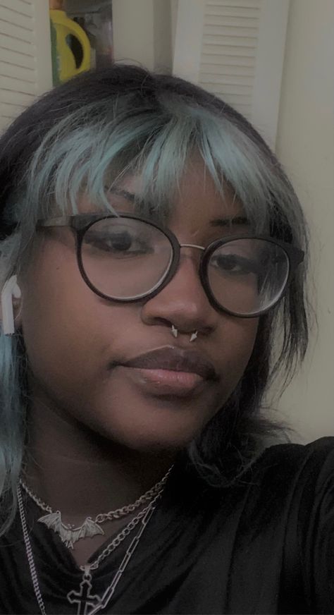 Alt Hair Dye, Turquoise Hair Dye, Girl Style Aesthetic, Alt Hair, E Girl Style, Emo Anime, Girl Glasses, Alt Goth, Turquoise Hair