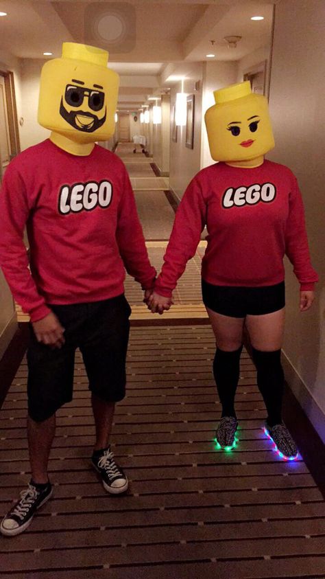 Lego Couple Costume, Lego Halloween Costume, Lego Man Costumes, Lego Halloween Costumes, Lego Wedding, T6 California, Lego Costume, Lego Halloween, Halloween Duos