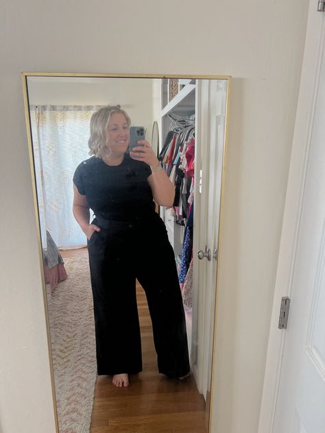 Black top and black wide leg trousers All Black Office Outfit, Black Office Outfit, All Black Office, Leg Trousers Outfit, Black Trousers Outfit, Outfit Wide Leg, Wide Leg Trousers Outfit, Wide Leg Pants Outfit, Trouser Outfit