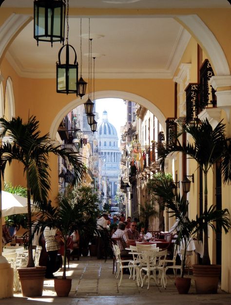 Cuban Tattoos, Cuban Architecture, Cuba Island, Cuban Heritage, Trip To Cuba, Caribbean Life, Vintage Cuba, Cuban Restaurant, Cuban Culture