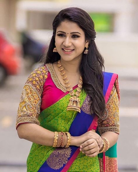 Alya Manasa Blouse Design, Alya Manasa Saree, Hima Bindu, Alya Manasa, Trisha Photos, Bollywood Glamour, Mini Jeep, Serial Actress, Beautiful Casual Dresses