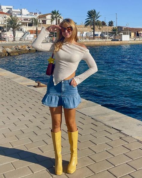 Marta Sanchez on Instagram: "boots🧎‍♀️🧎‍♀️🧎‍♀️🧎‍♀️" Fitness Inspo, Boots, Instagram