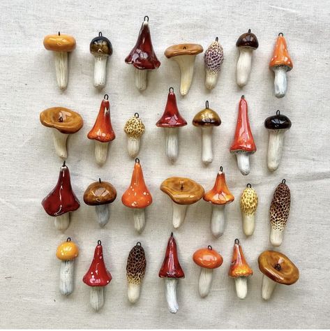 Mushroom Ornaments, Ceramic Mushroom, Mushroom Crafts, Clay Crafts Air Dry, Christmas Clay, Diy Pottery, Clay Ornaments, Ceramics Pottery Art, December 11